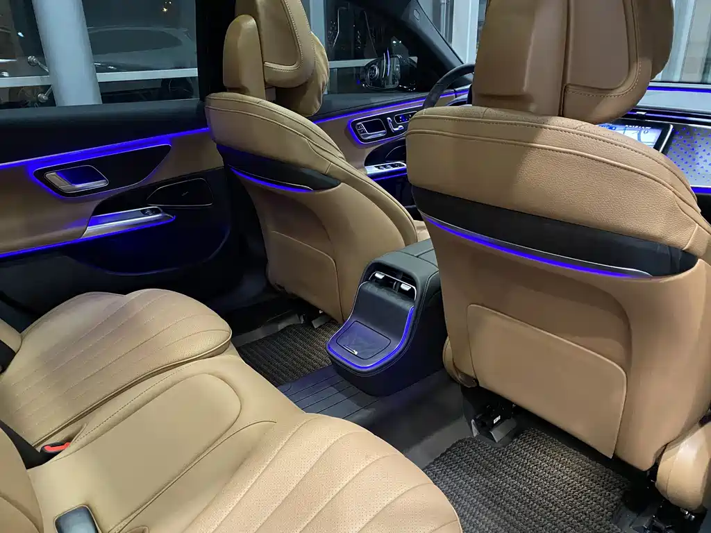 Mercedes-Benz E-Class 2025 — фото 10