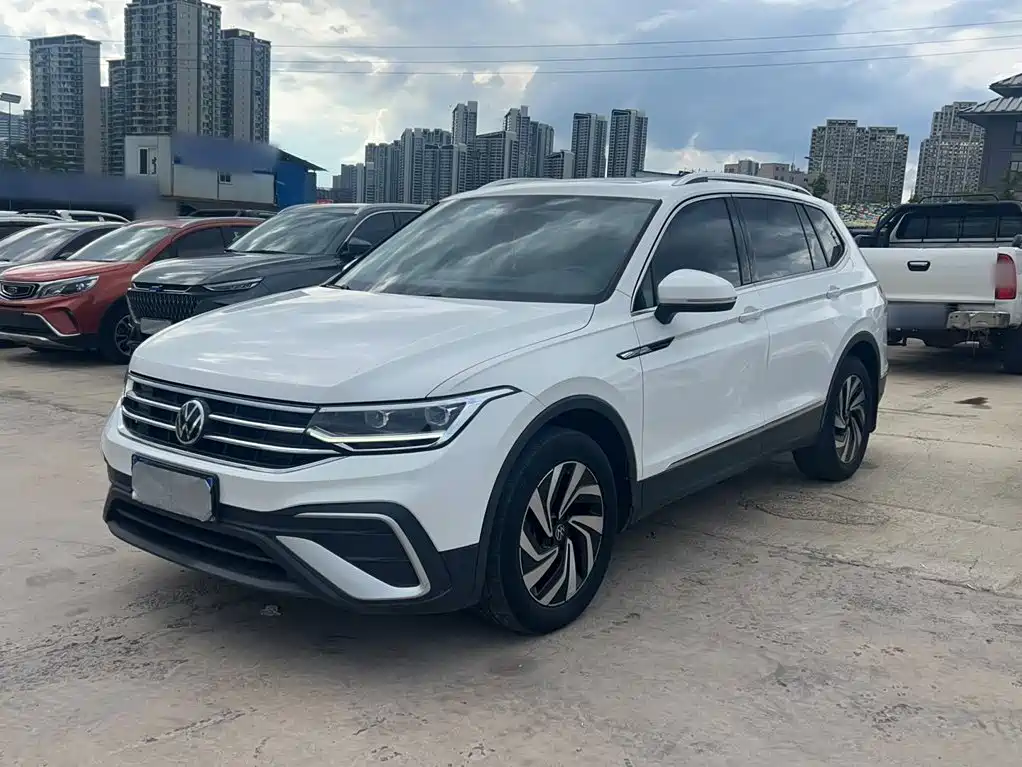 Volkswagen Tiguan L 2022 — фото 1