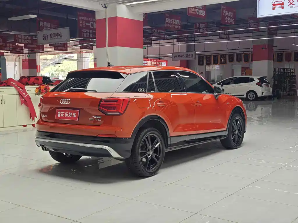 Audi Q2L 2019 — фото 10