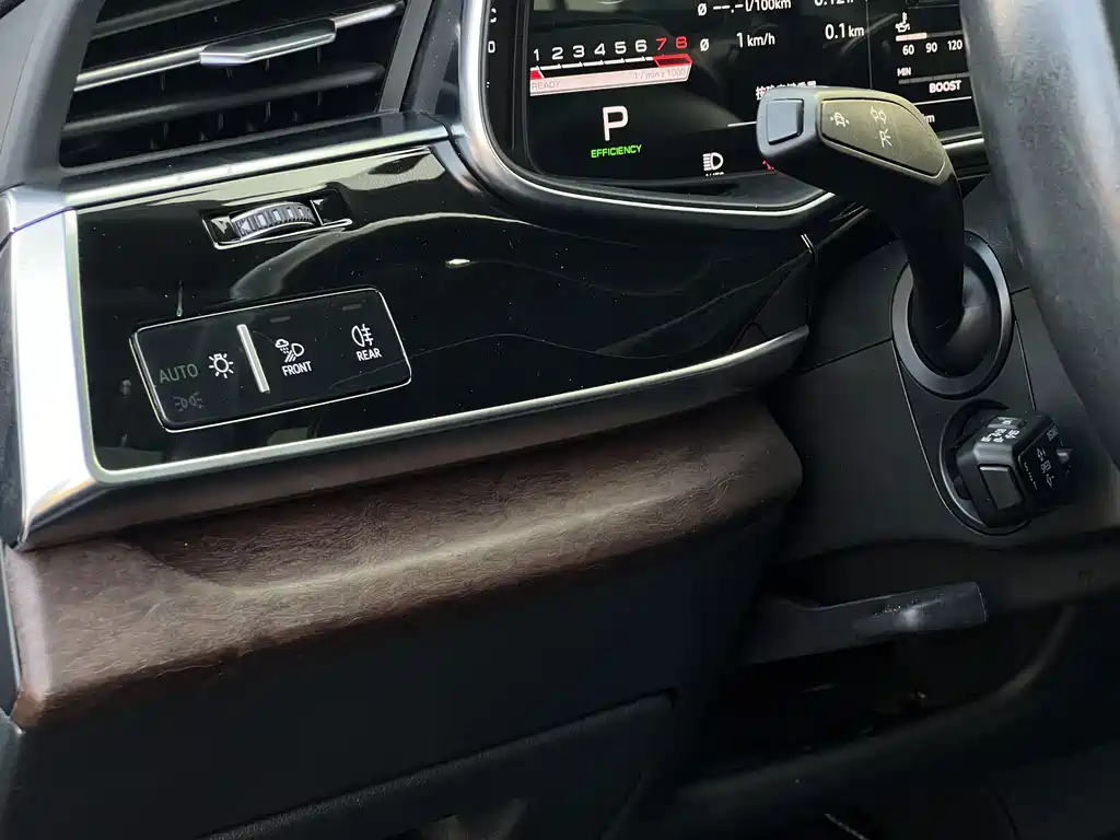 Audi Q7 2021 — фото 10