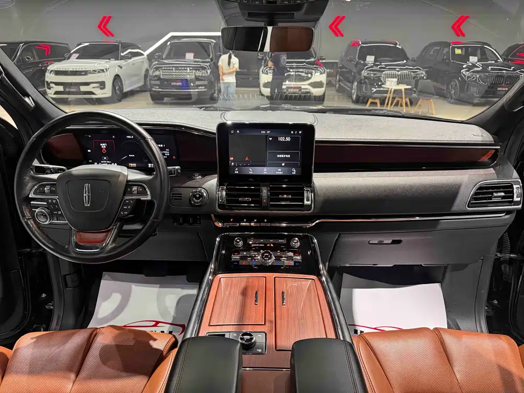 Lincoln Navigator 2021 — фото 13