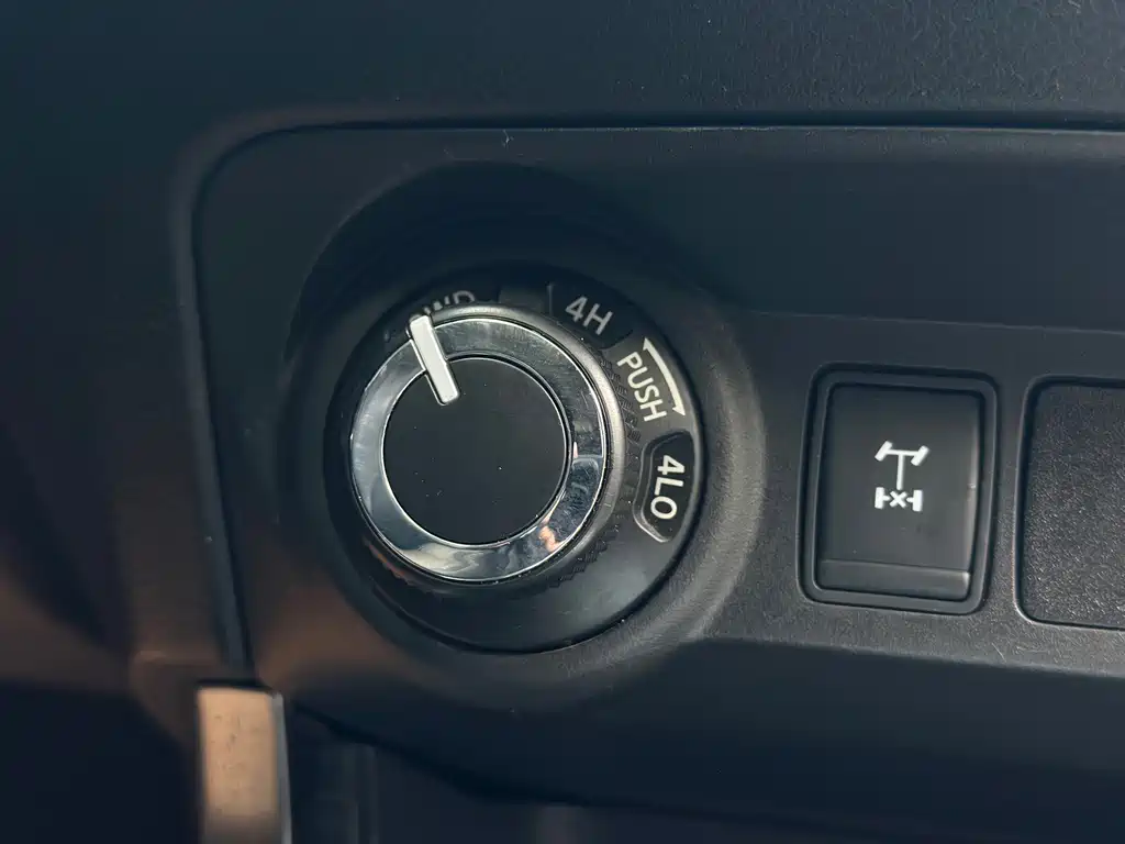 Nissan Terra 2018 — фото 12