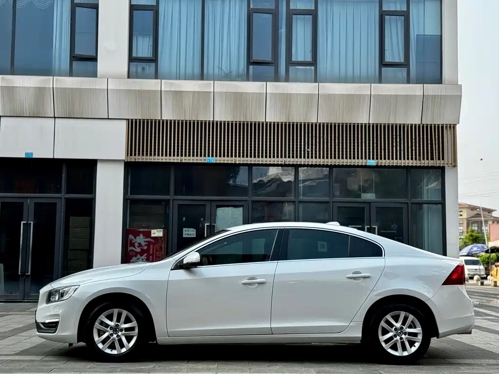 Volvo S60 2017 — фото 4