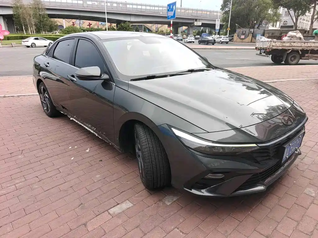 Hyundai Elantra 2023 — фото 3