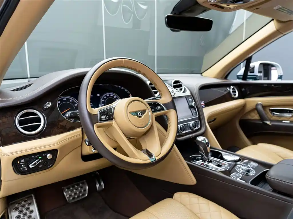 Bentley Bentayga 2017 — фото 11