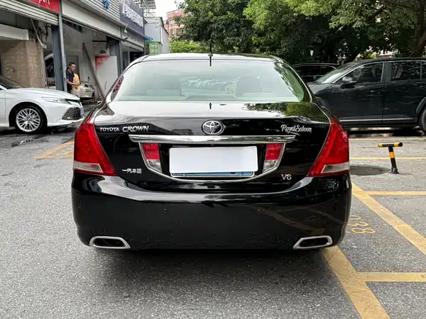 Toyota Crown 2010