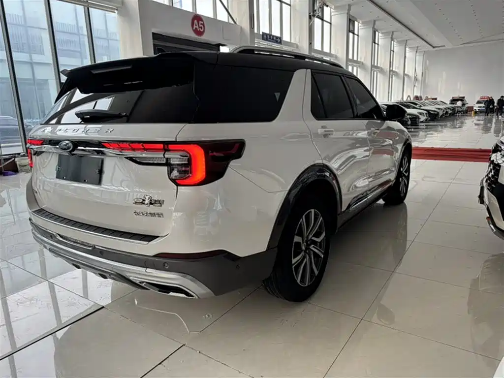 Ford Explorer 2023 — фото 11