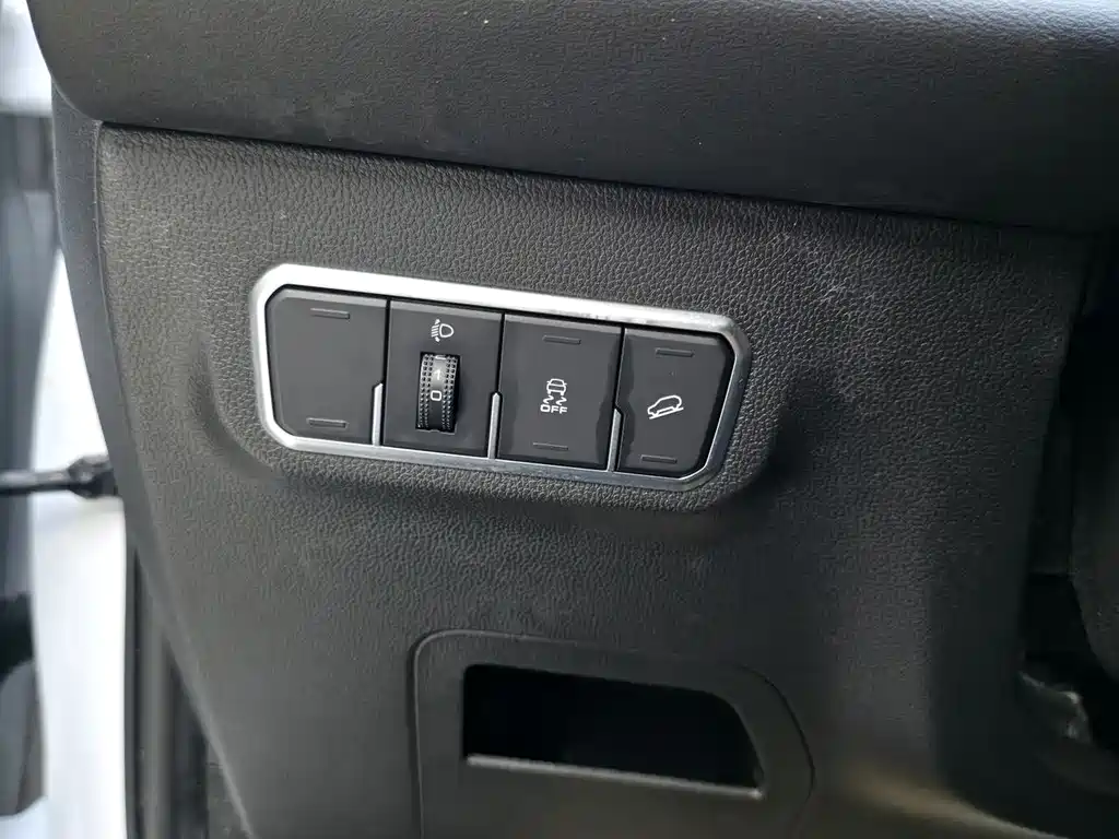 Haval M6 2023 — фото 12
