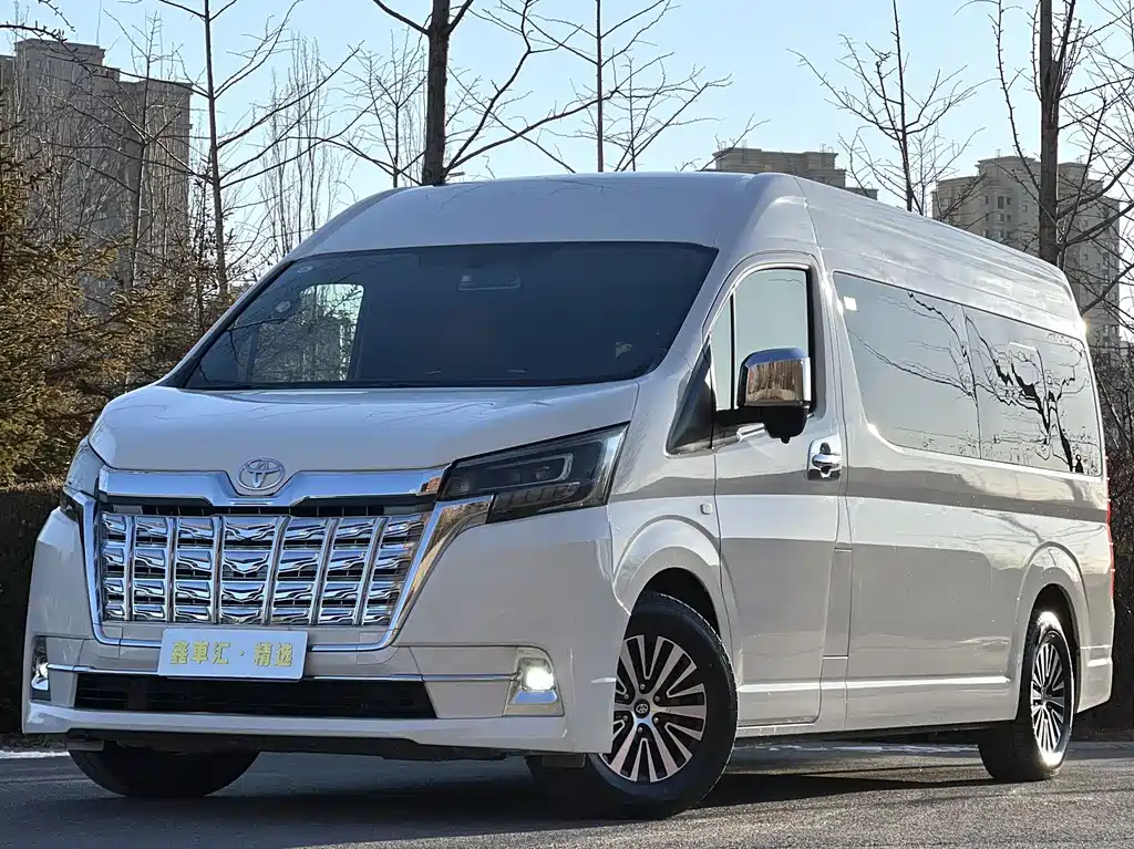 Toyota Hiace 2024 — фото 1