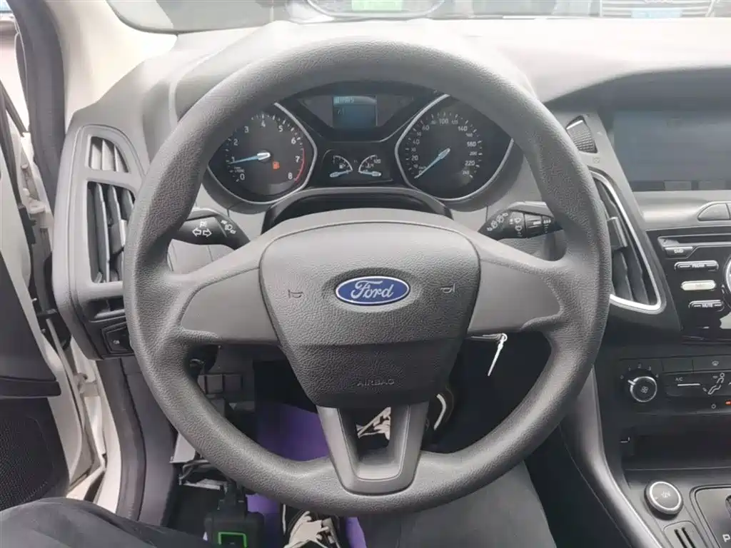 Ford Focus 2019 — фото 11