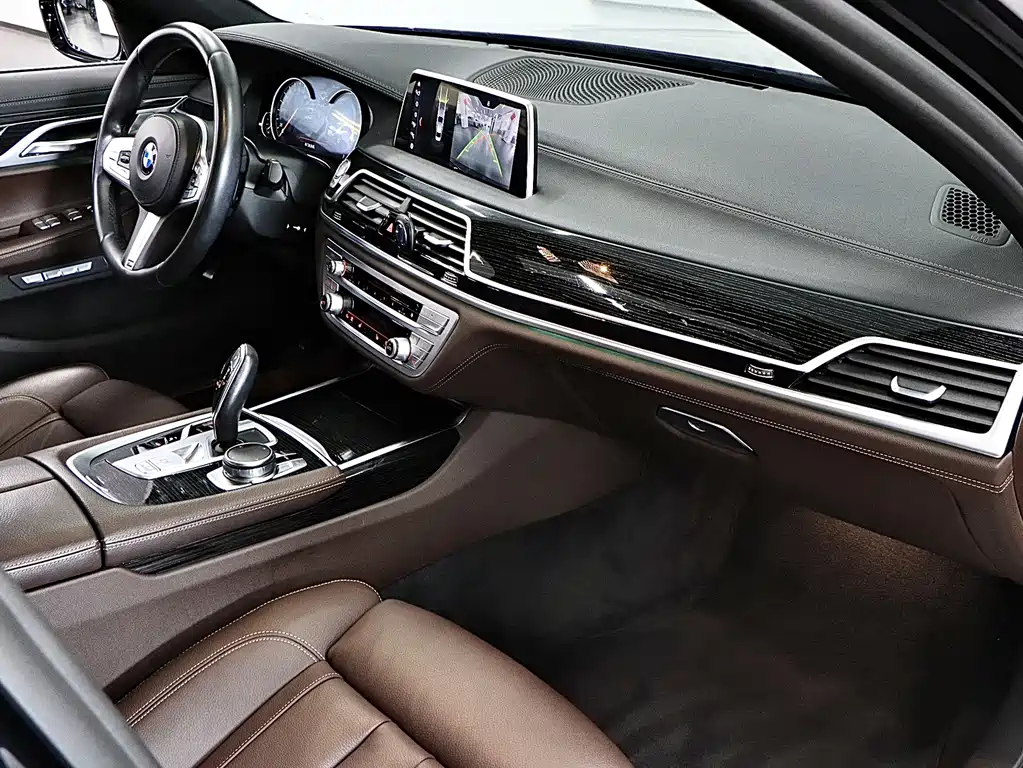 BMW 7 Series 2018 — фото 15