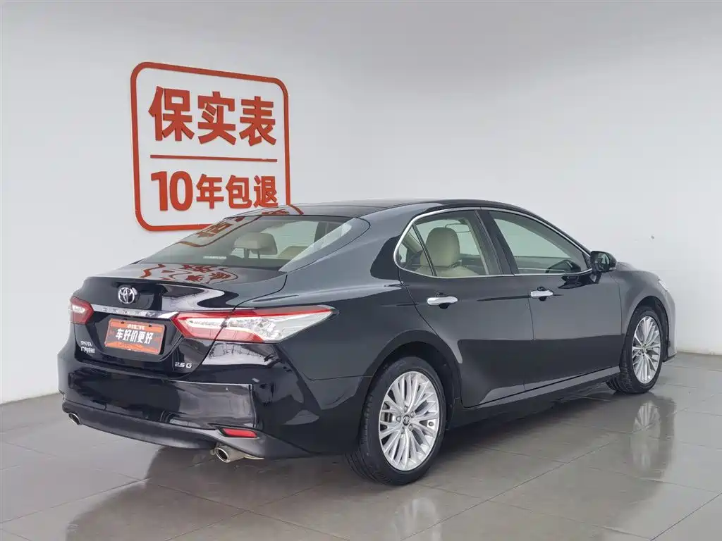 Toyota Camry 2018 — фото 2