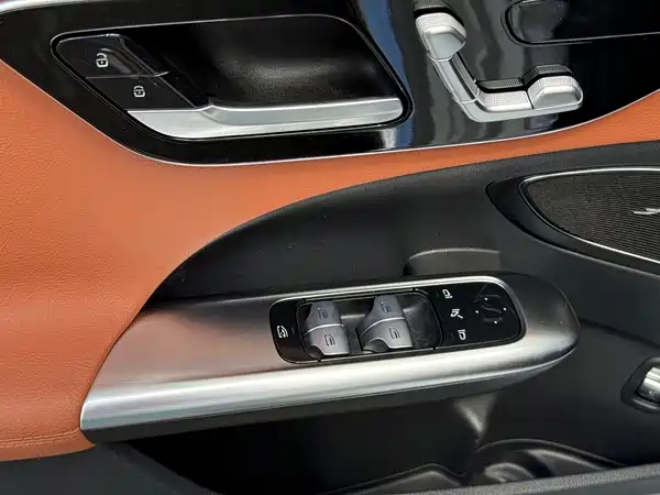 Mercedes-Benz C-Class 2024