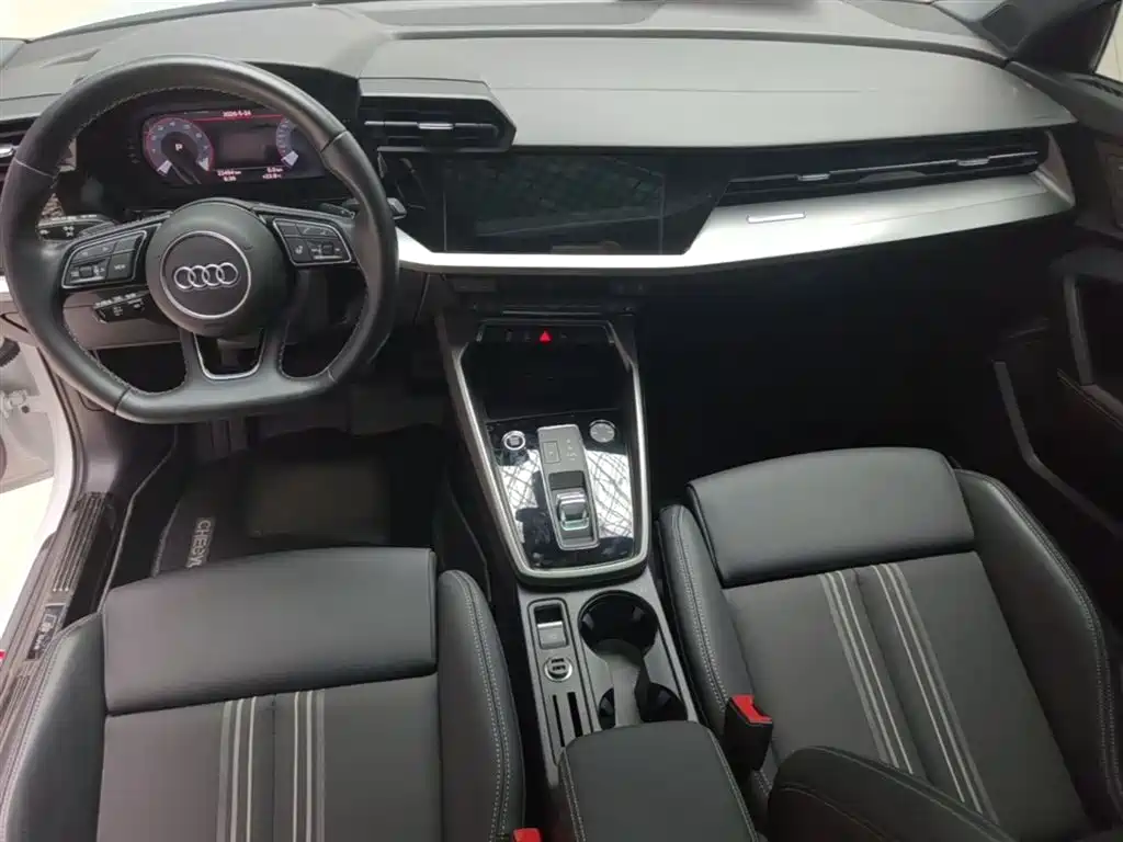 Audi A3 2023 — фото 10