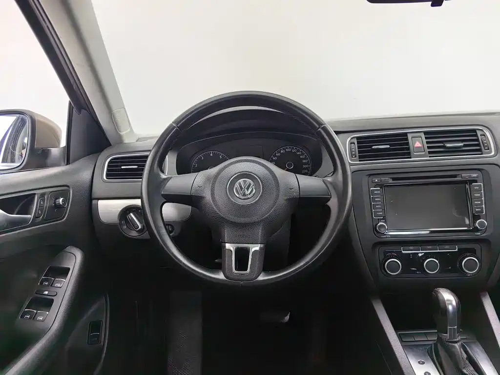 Volkswagen Sagitar 2015 — фото 11