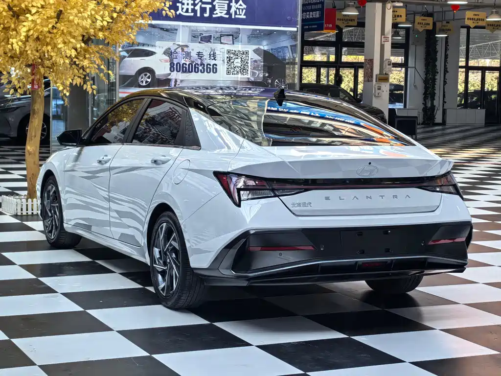 Hyundai Elantra 2023