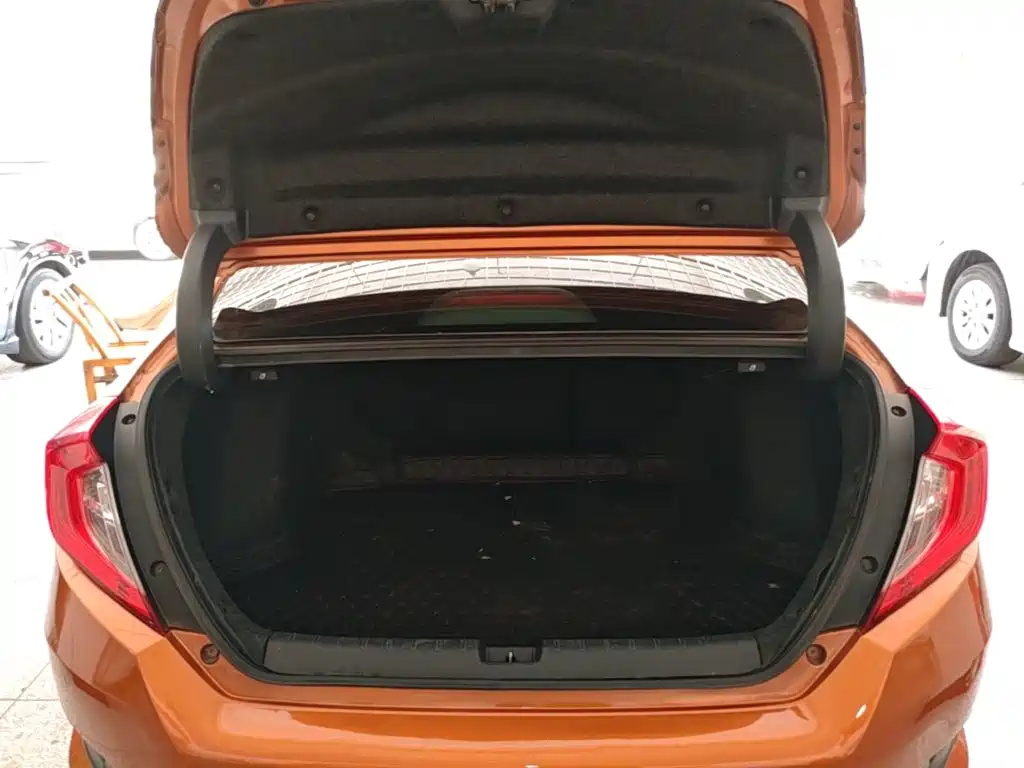 Honda Civic 2018 — фото 19