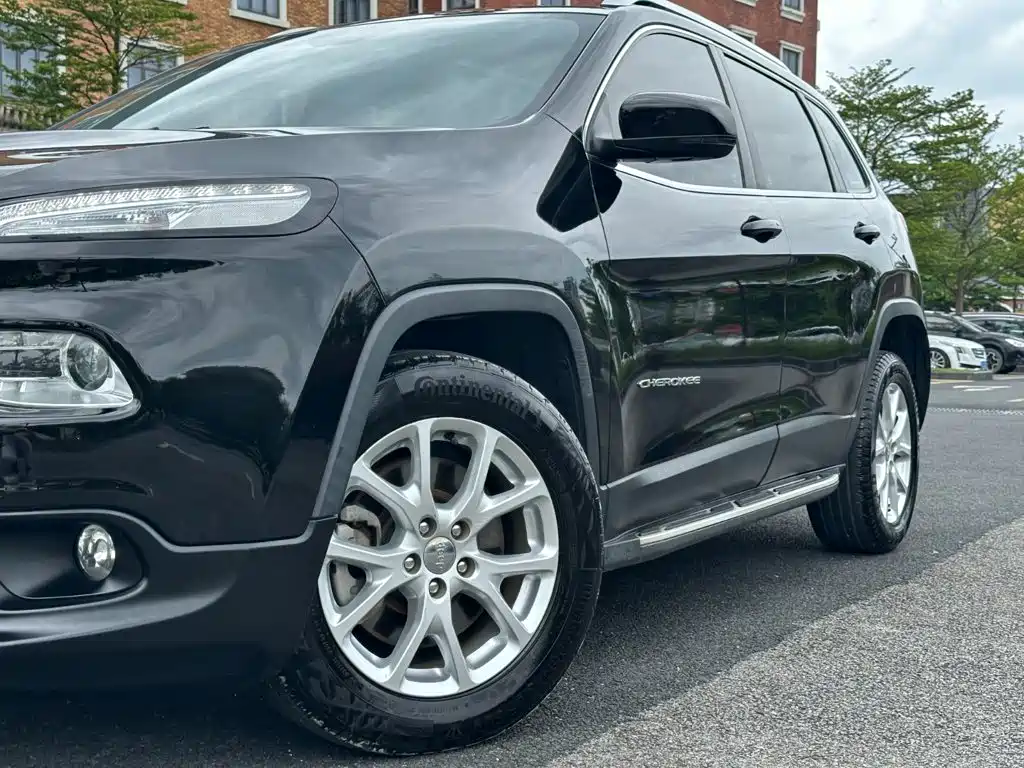 Jeep Cherokee 2018 — фото 13