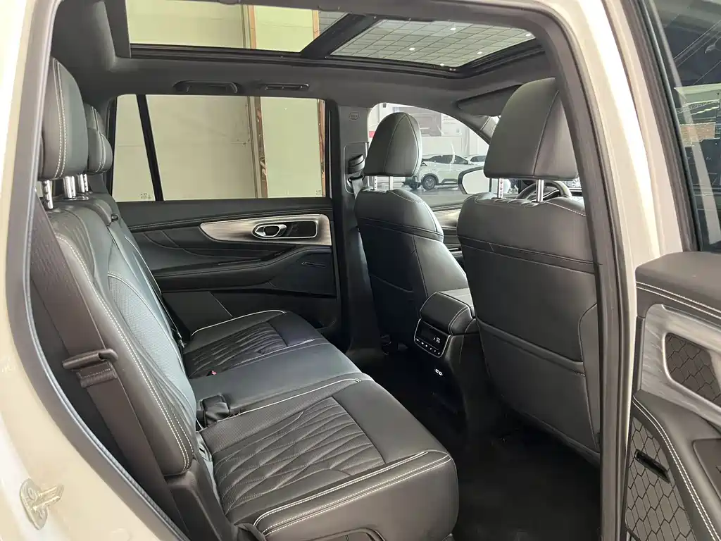 GAC Motor Trumpchi GS8 2023 — фото 13
