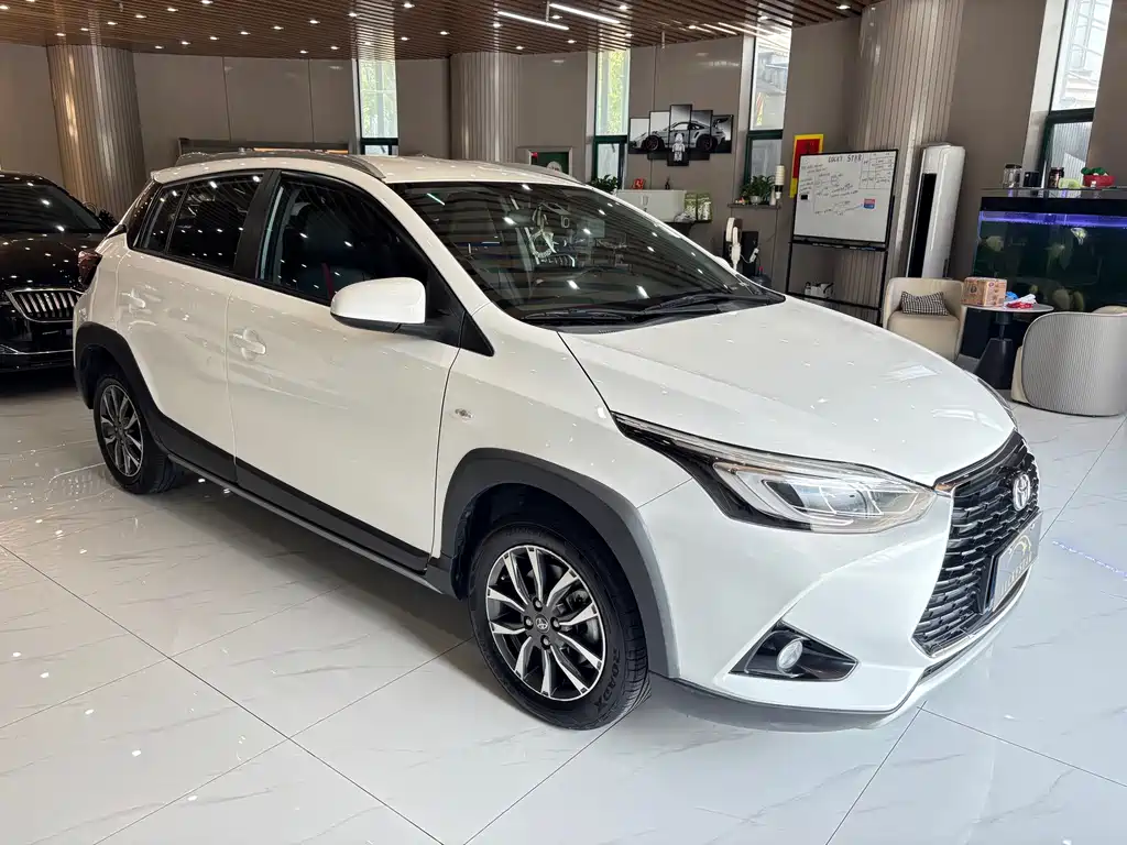 Toyota Yaris L 2023