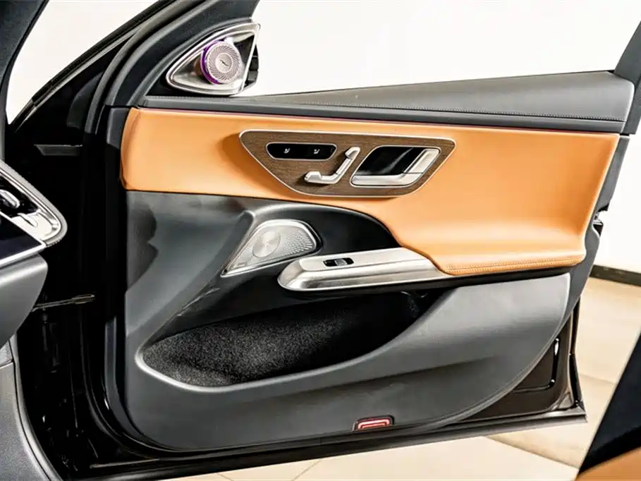 Mercedes-Benz E-Class 2025 — фото 17