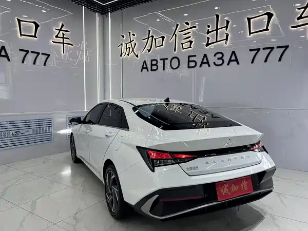 Hyundai Elantra 2024