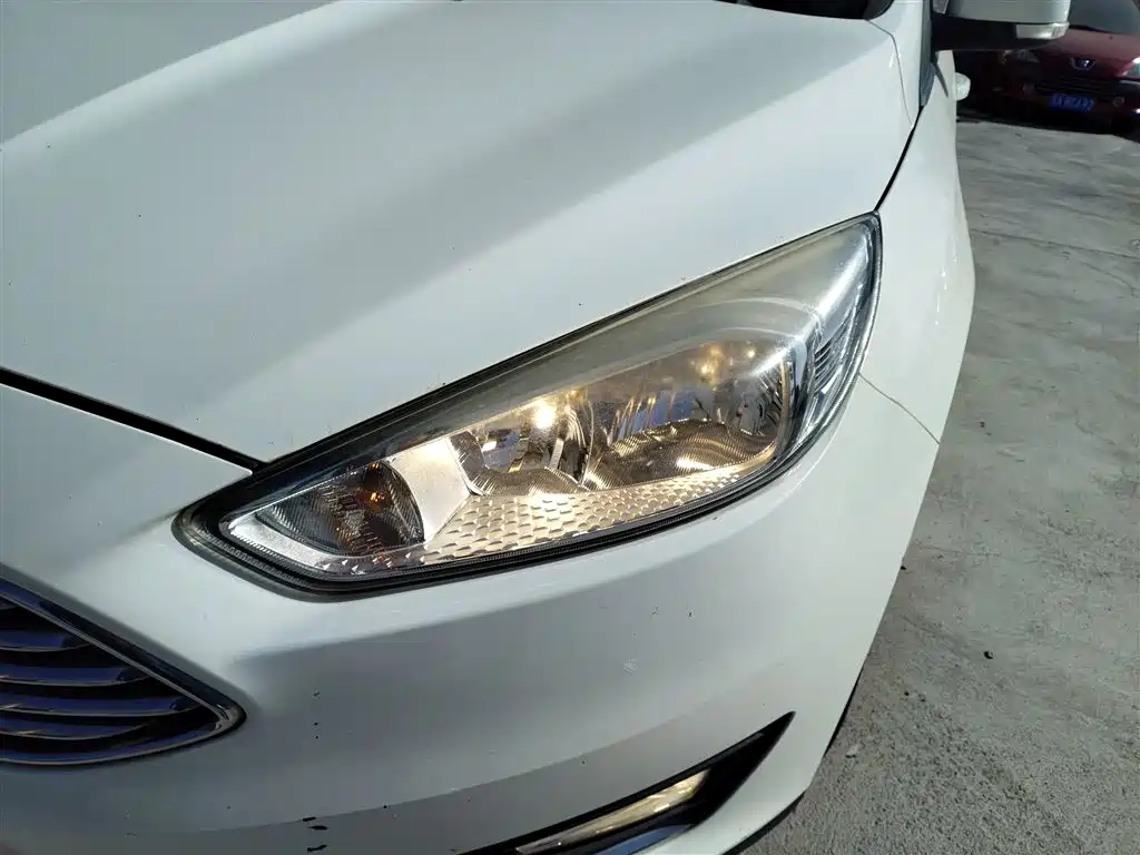 Ford Focus 2015 — фото 24