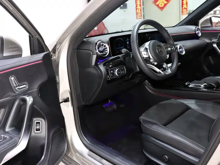 Mercedes-Benz A-Class 2019 — фото 9