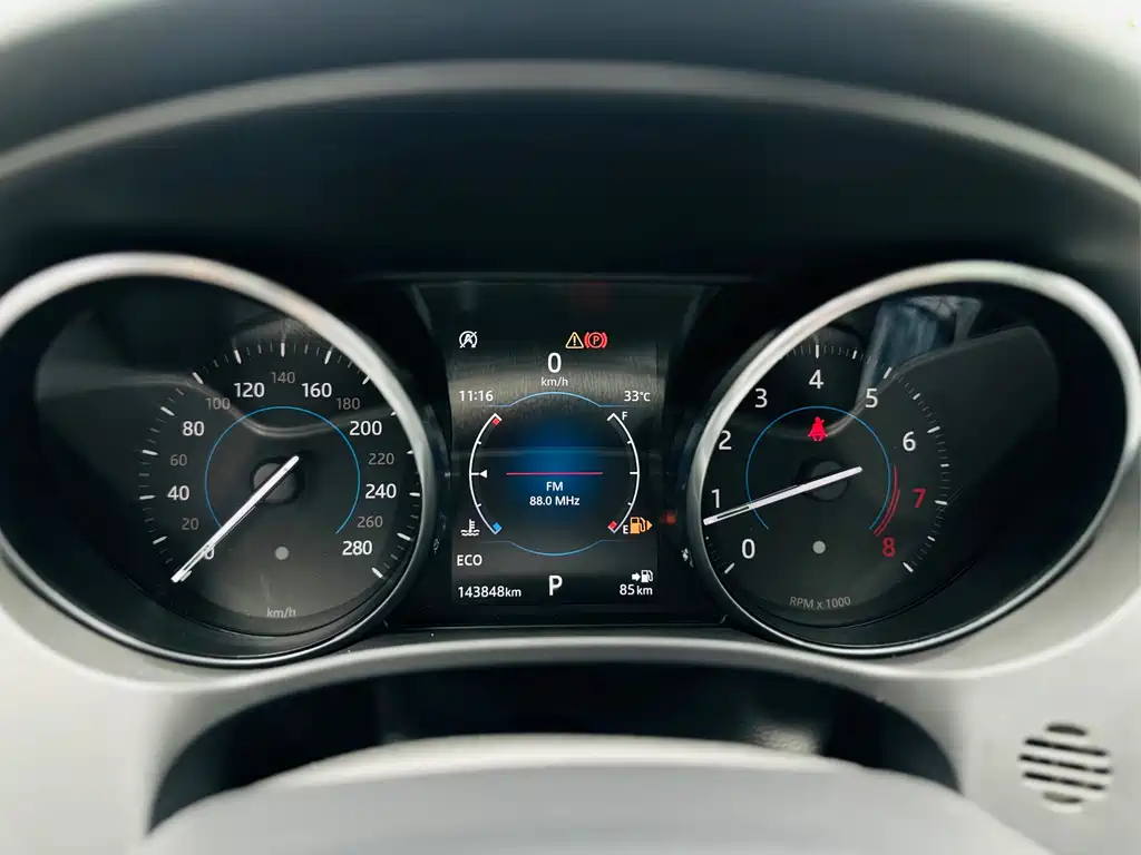 Jaguar F-PACE 2019 — фото 10