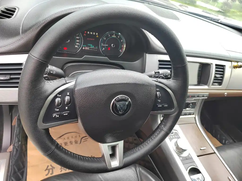 Jaguar XF 2015 — фото 10