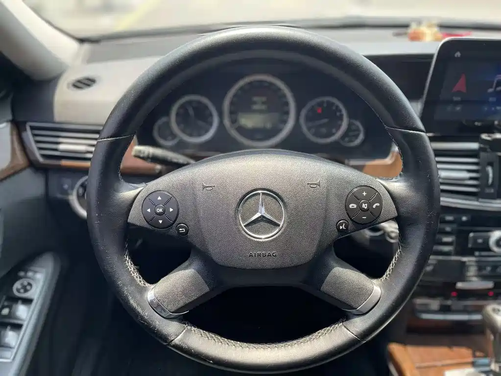 Mercedes-Benz E-Class 2012 — фото 15