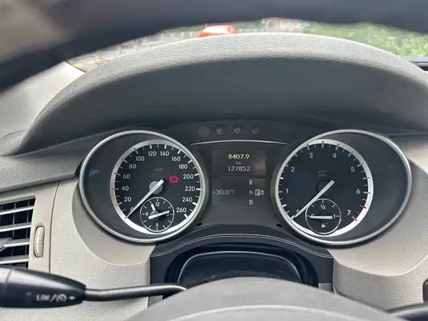 Mercedes-Benz R-Class 2012
