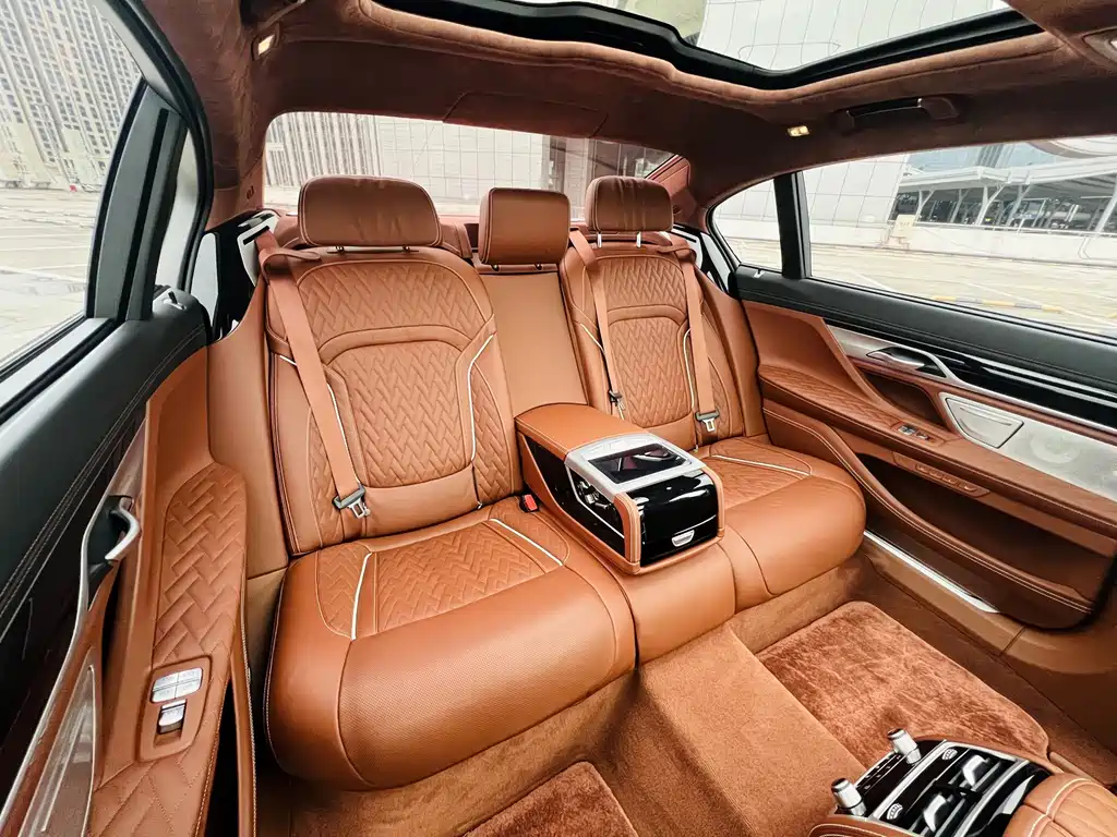 BMW 7 Series 2021 — фото 10