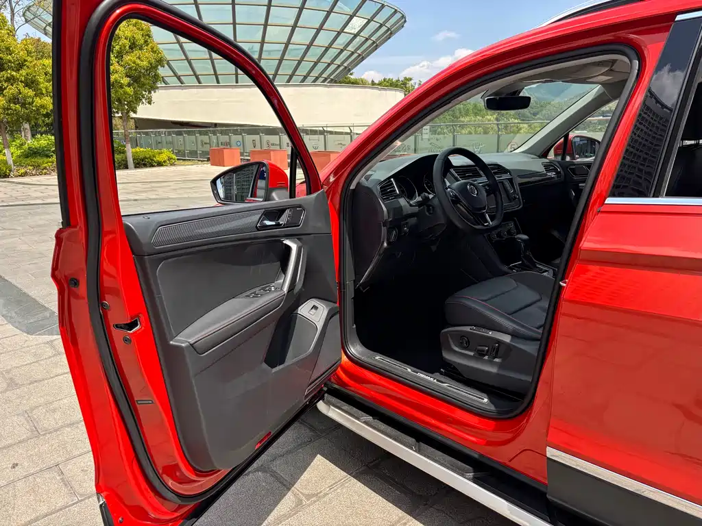 Volkswagen Tiguan L 2017 — фото 13