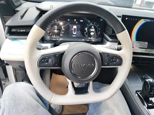 Lynk & Co 03 2023