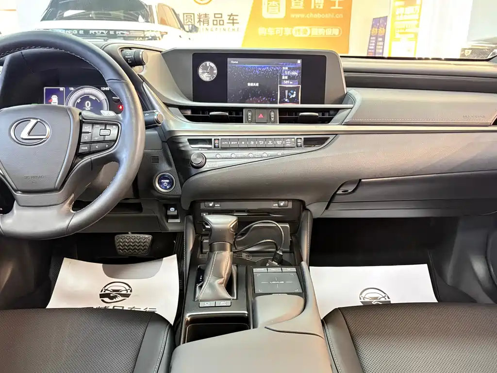 Lexus ES 2020 — фото 13