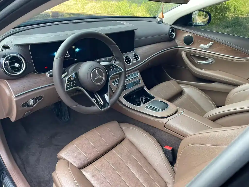 Mercedes-Benz E-Class 2023 — фото 9