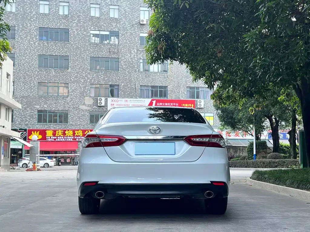 Toyota Camry 2019 — фото 4