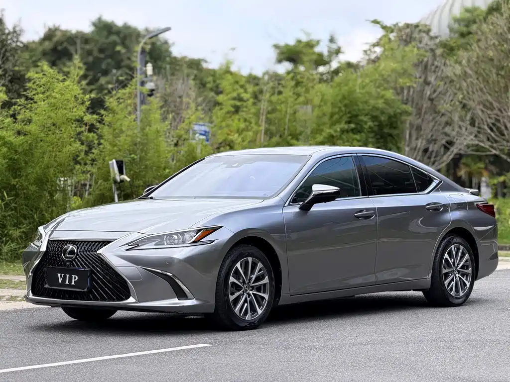 Lexus ES 2021 — фото 1