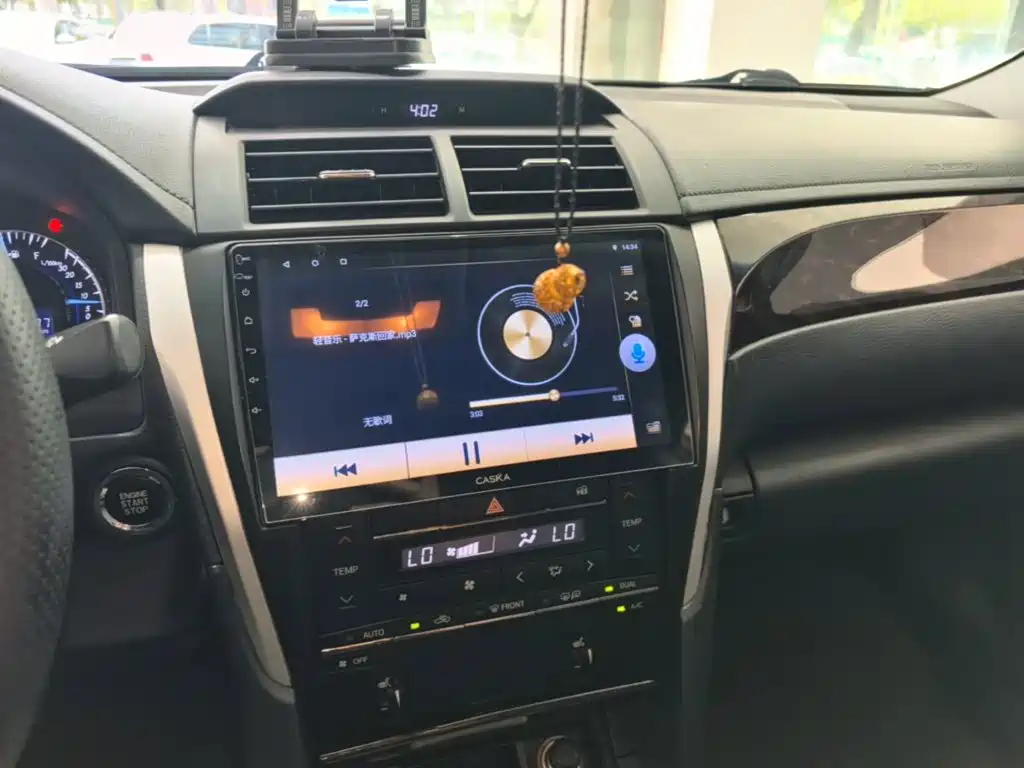 Toyota Camry 2015 — фото 13