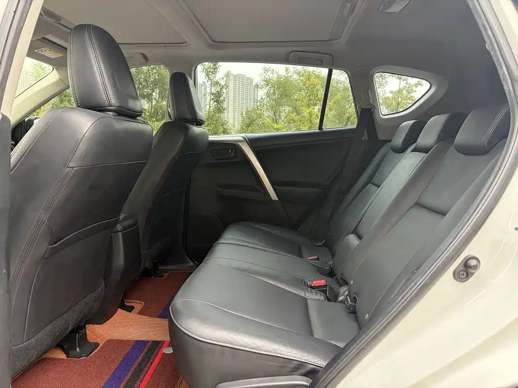 Toyota RAV4 2015 — фото 6