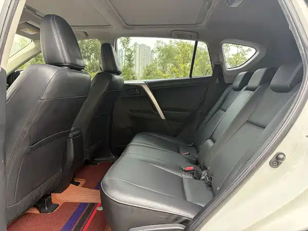 Toyota RAV4 2015