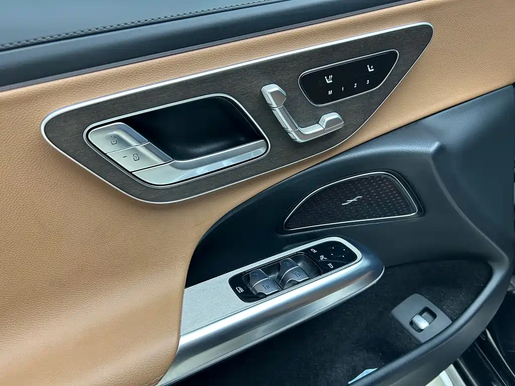 Mercedes-Benz E-Class 2025 — фото 11