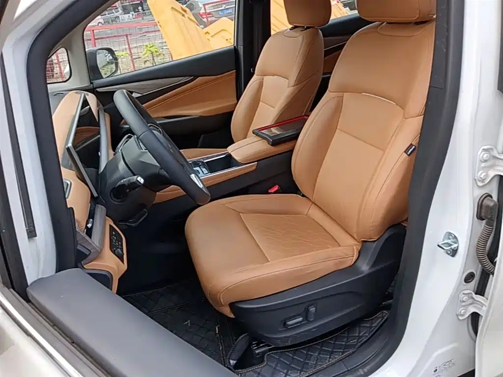 Maxus G50 PHEV 2025 — фото 15