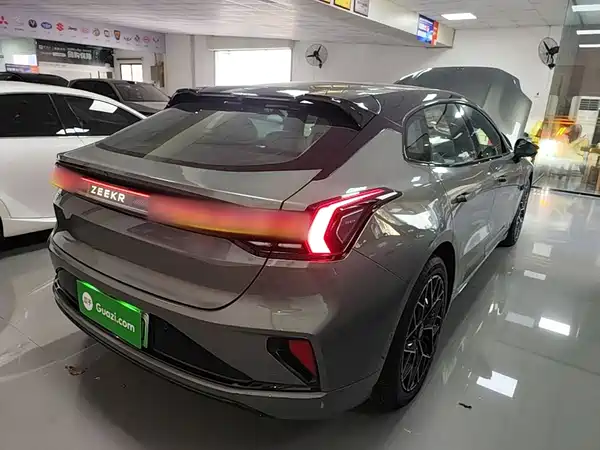 Zeekr 001 2024