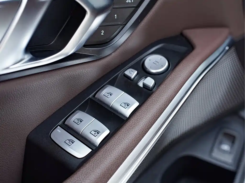 BMW 3 Series 2021 — фото 10