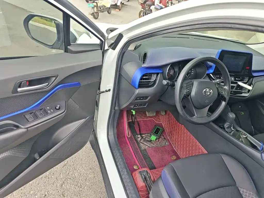 Toyota C-HR 2021 — фото 16