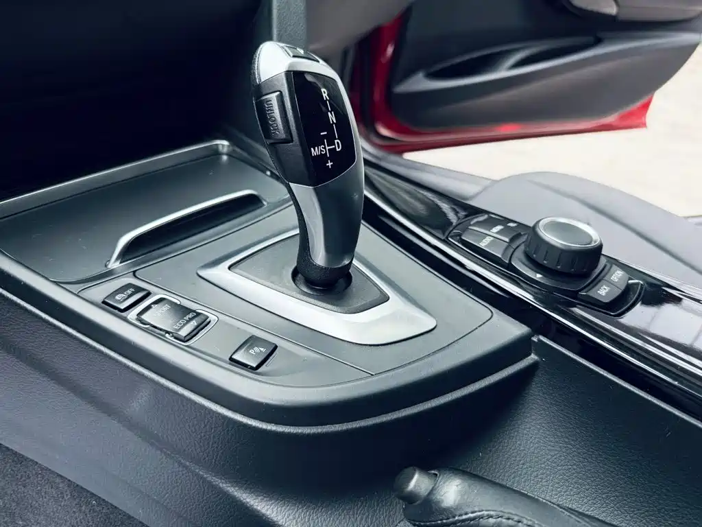 BMW 3 Series 2017 — фото 9