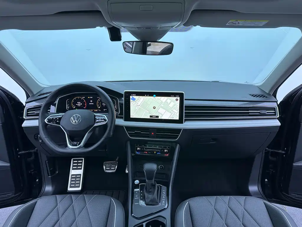 Volkswagen Tiguan L 2023 — фото 12