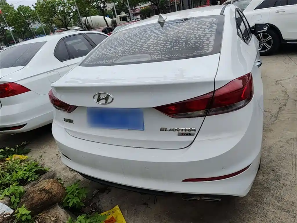 Hyundai Elantra 2019 — фото 6